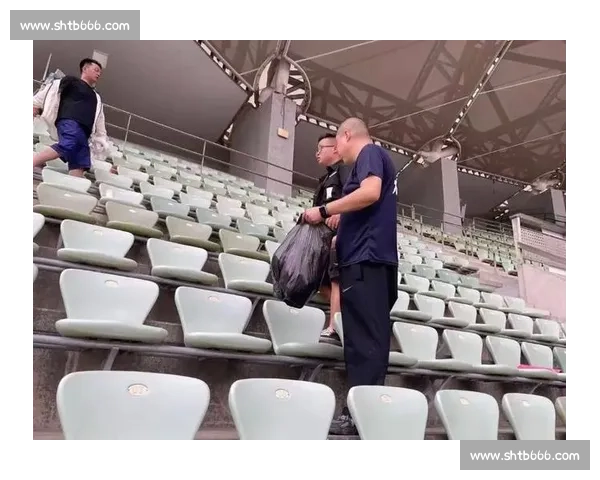 苏超赛场 “人走场净” 成常态 保洁阿姨笑称 “失业” 苏超赛场 “人走场净” 成常态 保洁阿姨笑称 “失业”