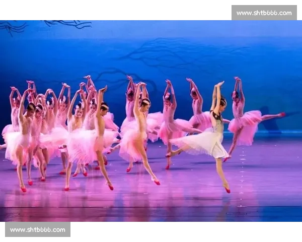 三朵金花翩若惊鸿:凤鸣凌霄演绎东方美学 三朵金花翩若惊鸿:凤鸣凌霄演绎东方美学